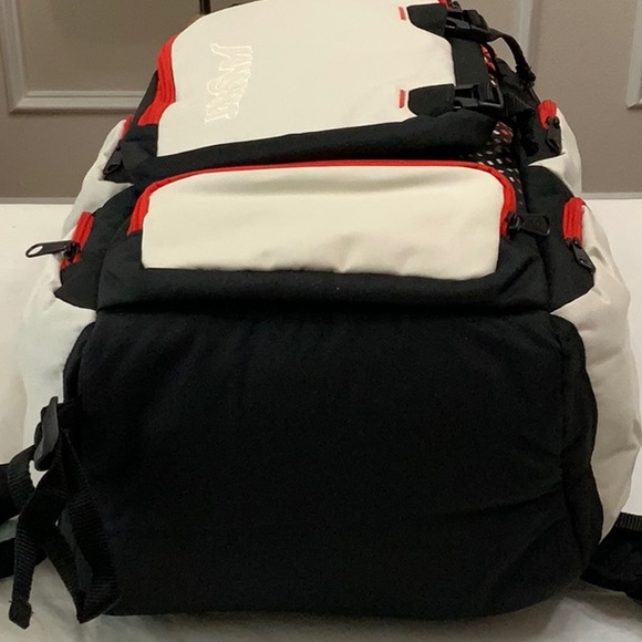 Jansport UNHINGED Black/White Sands - Picture 14 of 16